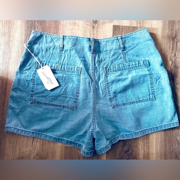 Universal Thread Shorts - Picture 2 of 2